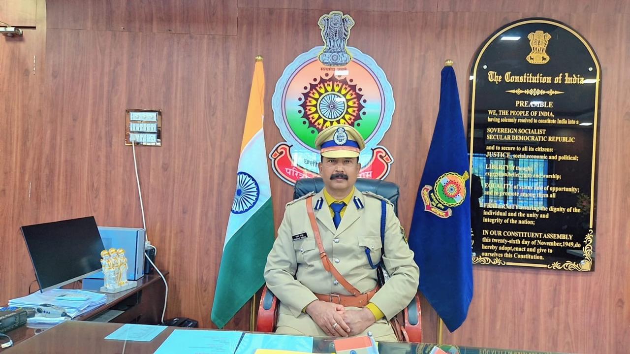 होली पर रहेगी पुलिस कि कड़ी सुरक्षा व्यवस्था, डीआईजी/ एसएसपी सूरजपुर ने होलिका दहन स्थलों का पहले  से निरीक्षण कर सुरक्षा इंतजाम पुख्ता करने दिए निर्देश | एसएसपी सूरजपुर श्री प्रशांत कुमार ठाकुर  ने जिलेवासियों को दी होली पर्व की शुभकामनाएं |