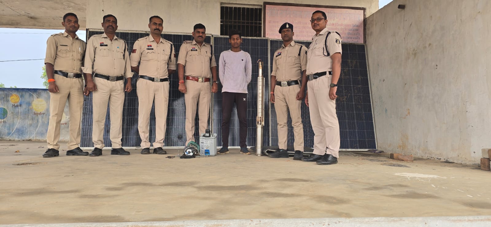 एक लाख समान के साथ प्रोफेशनल चोर गिरफ्तार……..लटोरी पुलिस ने की कार्यवाही