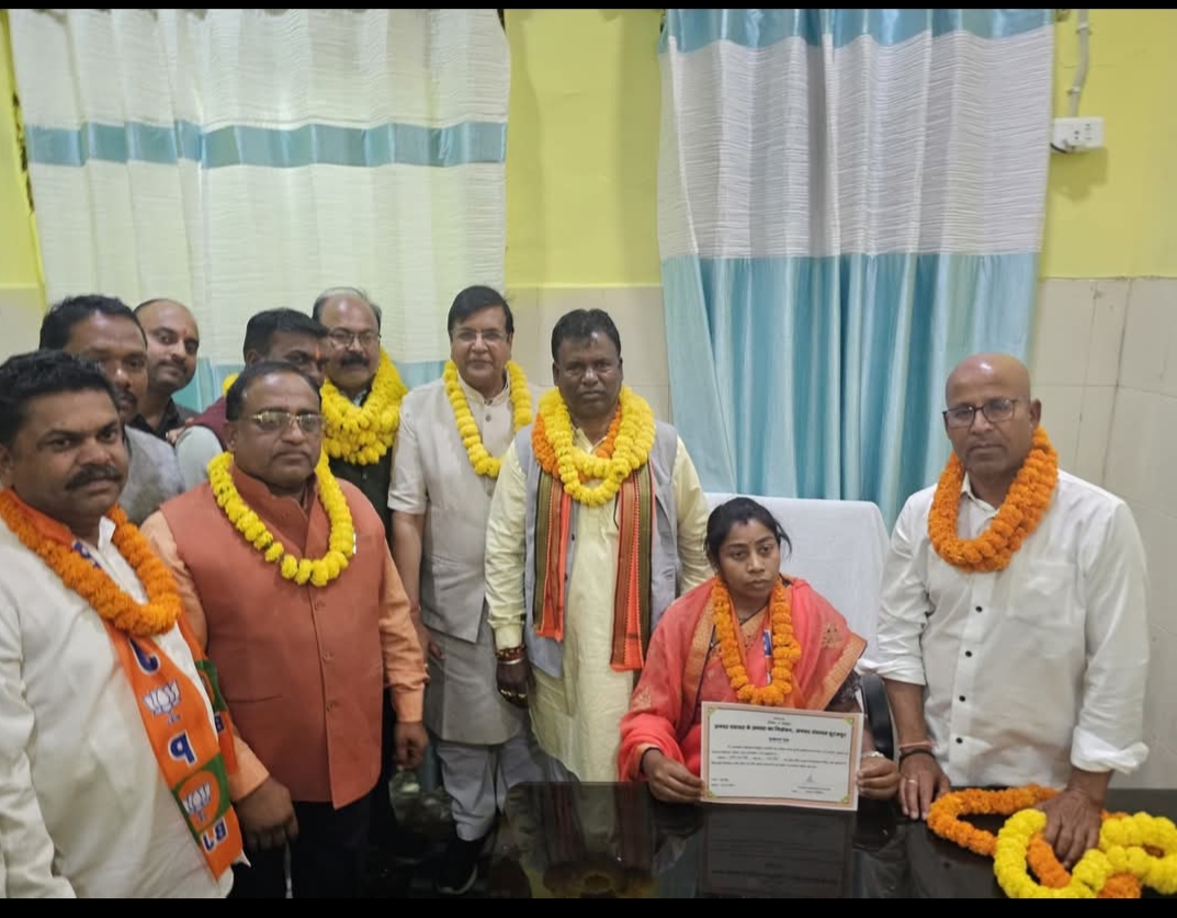 सूरजपुर के जनपद पंचायत में भाजपा ने की काबिज भाजपा समर्थित श्रीमती स्वाति संत सिंह बनी जनपद अध्यक्ष व उपाध्यक्ष के लिए श्री मनमत बछाड़ जी निर्वाचित हुए