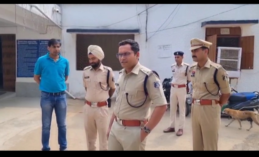 #BreaknigNews#  CAF जवान के घर से AK-47और लाखों के जेवरात चोरी मामले मे 48घंटे अन्दर ही सरगुजा पुलिस 2 आरोपी को किया गिरफ्तार.!पुलिस कॉन्फ्रेंस कर करेगी मामले का खुलासा