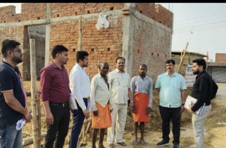संयुक्त आयुक्त श्री रामधन श्रीवास ने जिले में पीएम आवास ग्रामीण एवं मनरेगा के कार्यों का किया निरीक्षण*