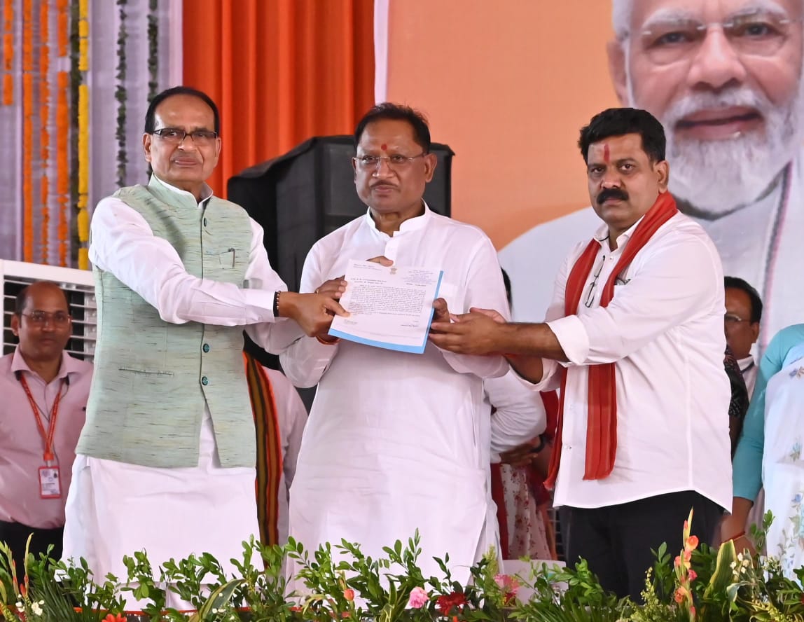 पीएम आवास योजना ग्रामीण ने रचा नया कीर्तिमान, ग्रामीणों के सपनों को मिला ठिकाना,जिले में पीएम आवास ग्रामीण के तहत 2250 परिवारों ने किया गृह प्रवेश…<br>