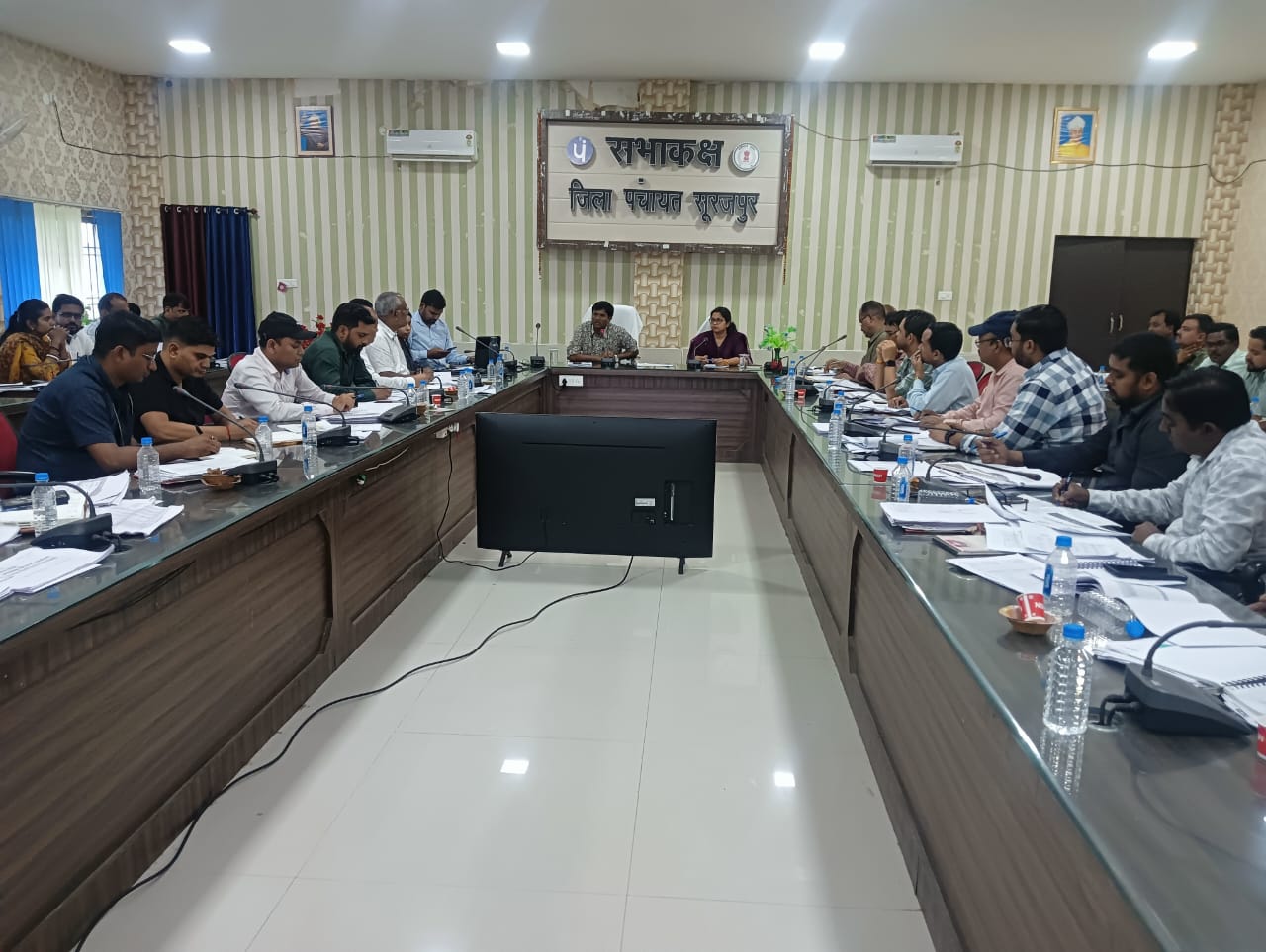 ग्रामीण विकास की रफ्तार पर मंथन : जिला पंचायत में समीक्षा बैठक संपन्न…