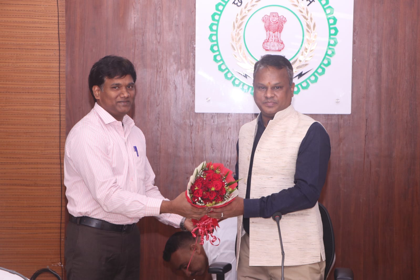 जिले के प्रभारी सचिव डॉ. सी आर प्रसन्ना की अध्यक्षता में जिला स्तरीय अधिकारियों की समीक्षा बैठक संपन्न…<br><br>