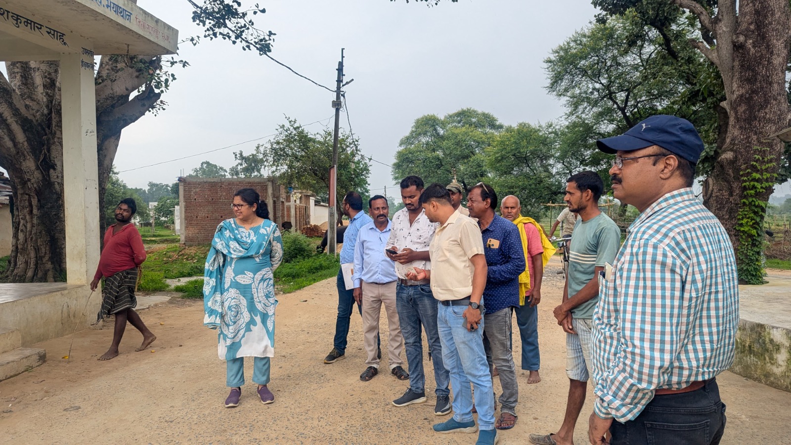 छतीसगढ़ Surajpur :जिला पंचायत सीईओ  ने किया विकास कार्यों का सघन निरीक्षण, दिए आवश्यक दिशा-निर्देश