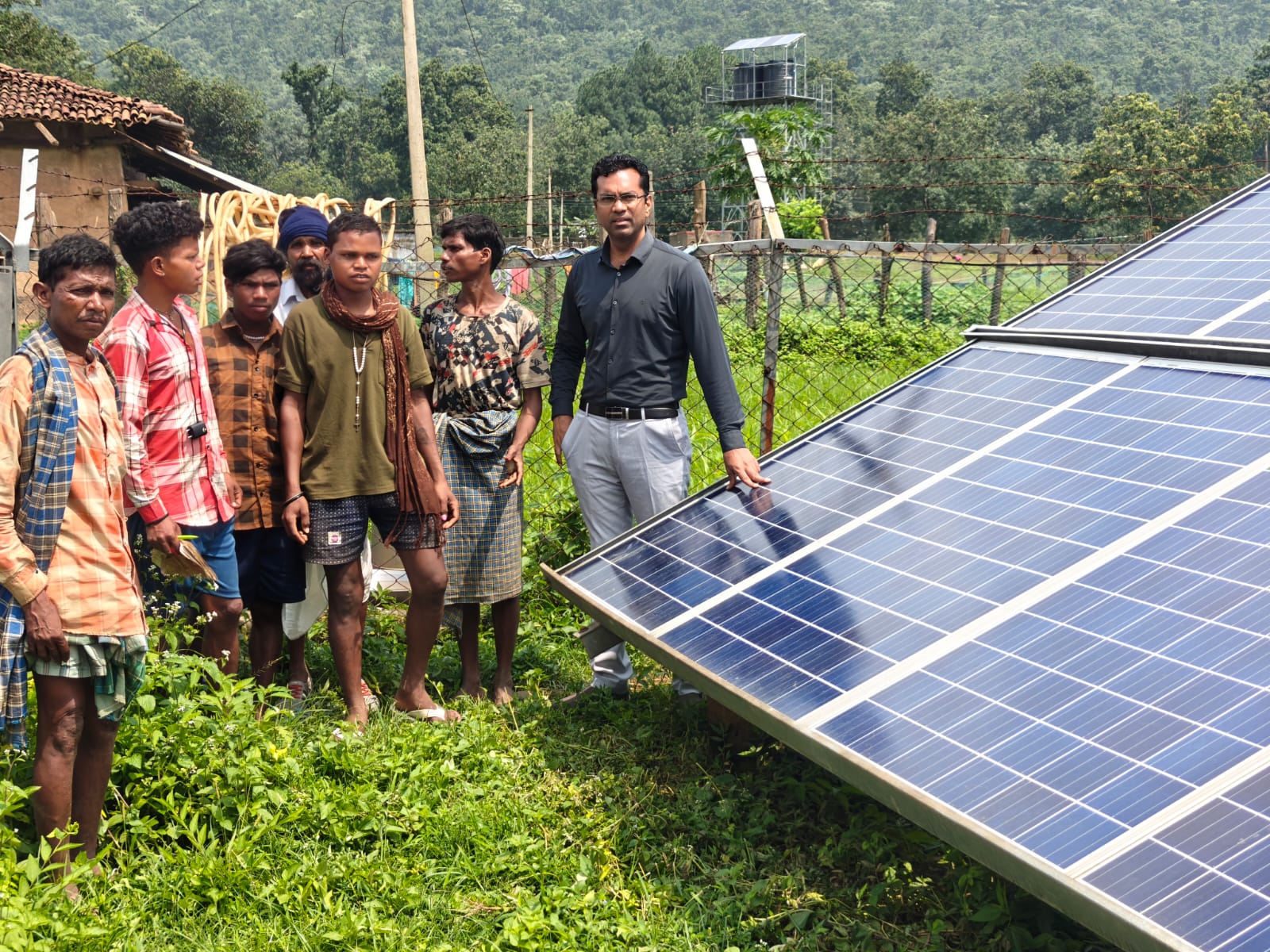 माननीय मुख्यमंत्री के निर्देश पर क्रेडा सी.ई.ओ. का सरगुजा संभाग के जिला अंबिकापुर एवं सूरजपुर में ग्रामीण विद्युतीकरण योजना अंतर्गत स्थापित सोलर संयंत्रों का  निरीक्षण’’