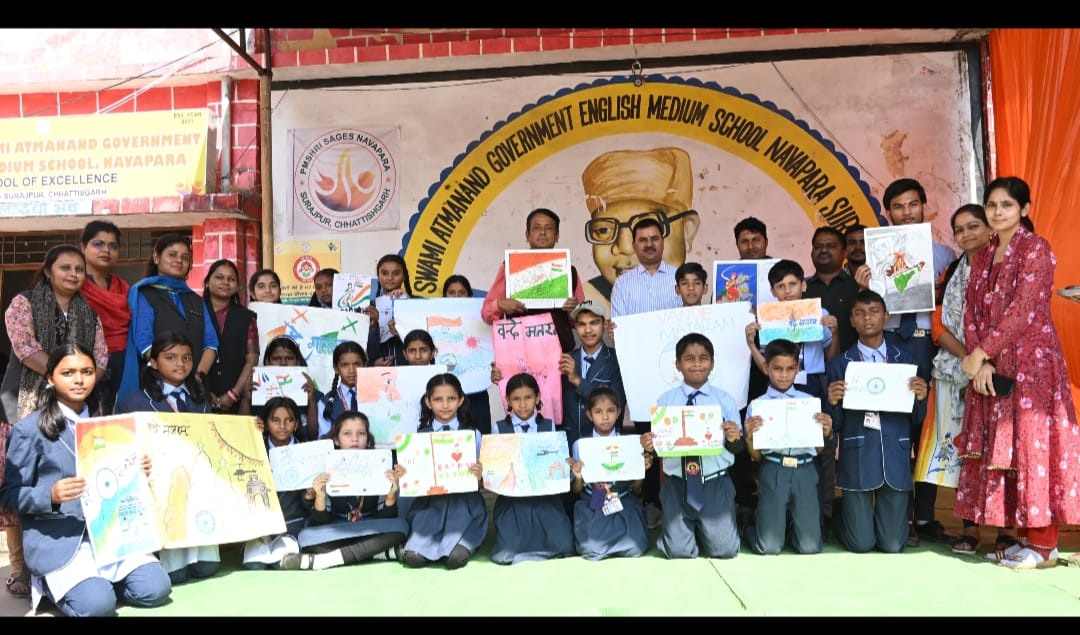 वंदे मातरम् गीत की 150वीं वर्षगांठ पर पीएम श्री स्वामी आत्मानंद शासकीय उत्कृष्ट (अंग्रेजी माध्यम) विद्यालय नवापारा में किया गया आयोजन